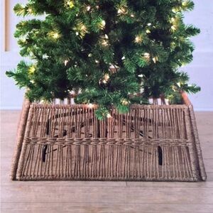 NWT Kirkland’s Home Christmas Collection 26in Rope Square Tree Collar